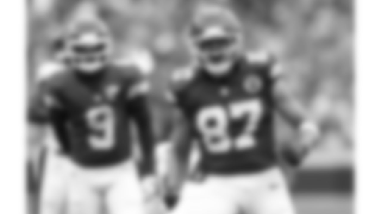 Kansas City Chiefs tight end Travis Kelce (87) celebrates during the week 2 NFL football game against the Philadelphia Eagles, Sunday, September 14, 2025 in Kansas City, MO.