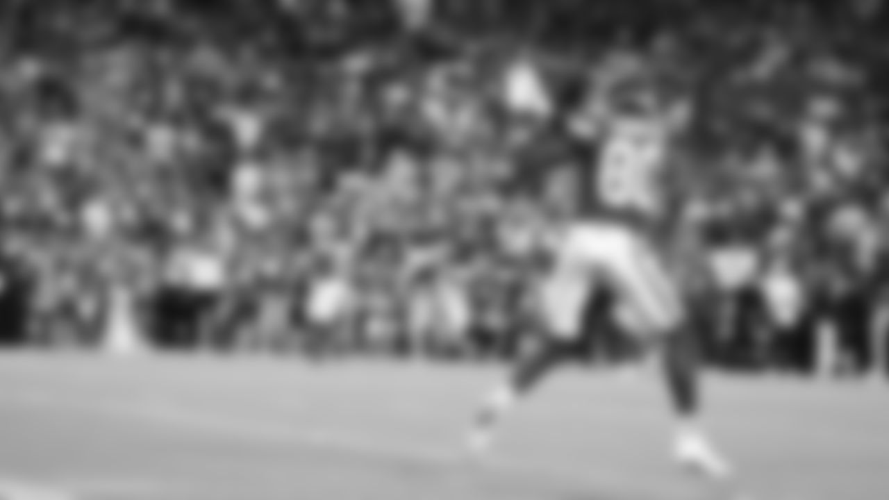 Kansas City Chiefs wide receiver Tyquan Thornton (80) warms up prior to a week 6 NFL Football game against the Detroit Lions on Sunday, October 12, 2025 in Kansas City, MO.