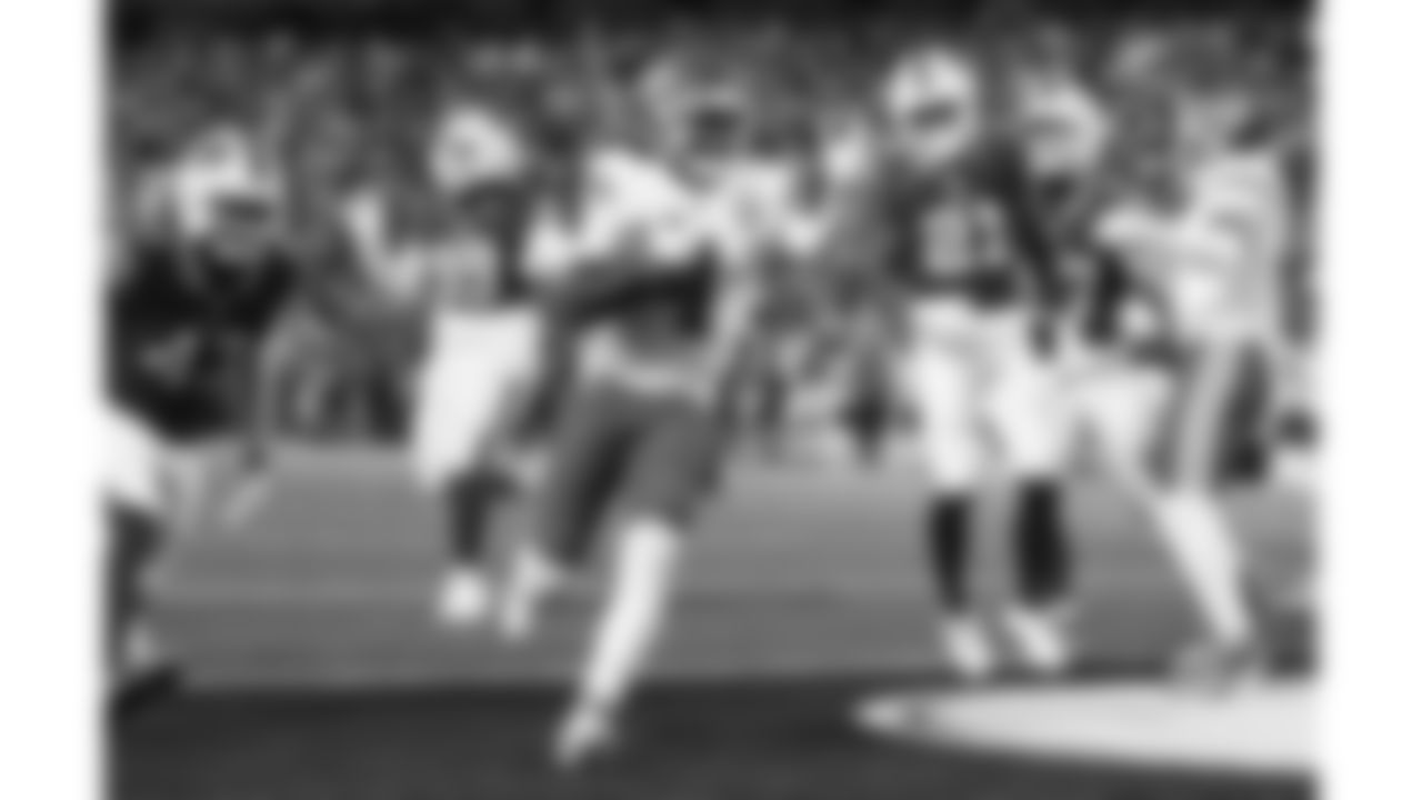 Kansas City Chiefs wide receiver Rashee Rice (4) scores a touchdown during a week 9 NFL football game against the Buffalo Bills, Sunday, November 2, 2025 in Buffalo, NY