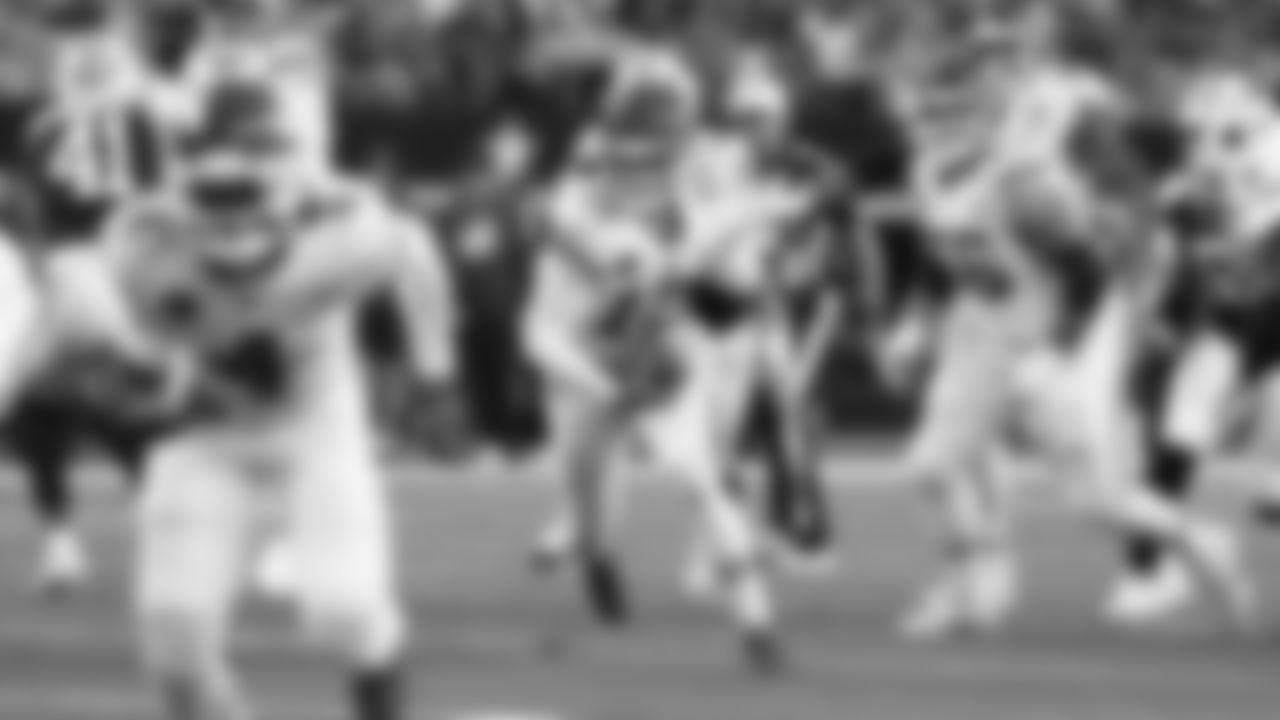 Kansas City Chiefs quarterback Patrick Mahomes (15) runs the ball during a week 13 NFL football game against the Dallas Cowboys on Thursday, November 27, 2025 in Arlington, TX.