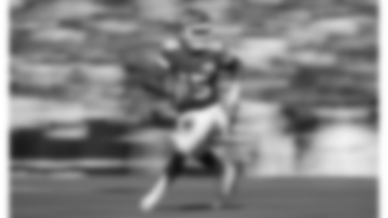 Kansas City Chiefs quarterback Patrick Mahomes (15) runs with the ball during a week 7 NFL football game against the Las Vegas Raiders, Sunday, October 19, 2025 in Kansas City, MO.