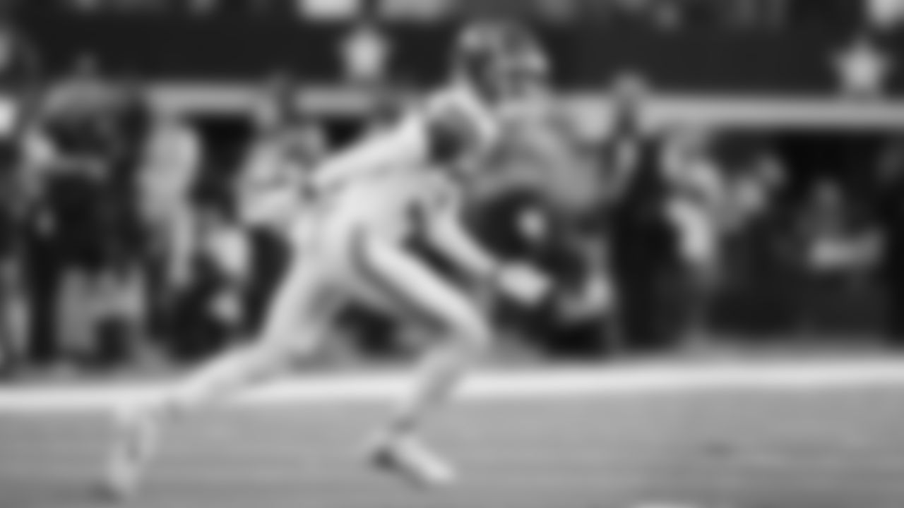 Kansas City Chiefs cornerback Jaylen Watson (35) during a week 13 NFL football game against the Dallas Cowboys on Thursday, November 27, 2025 in Arlington, TX.