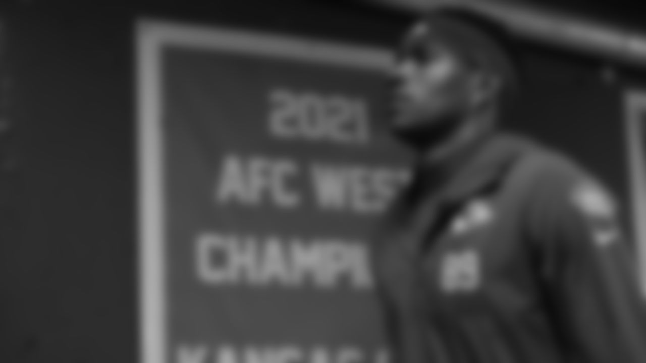 Kansas City Chiefs wide receiver Jason Brownlee (89) looks on prior to an NFL week 17 matchup against the Denver Broncos, Thursday, December 25, 2025.