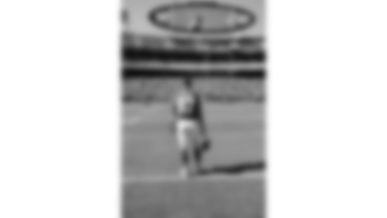 Kansas City Chiefs tight end Travis Kelce (87) on the field prior to the week 4 NFL football game against the Baltimore Ravens, Sunday, September 28, 2025 in Kansas City, MO.