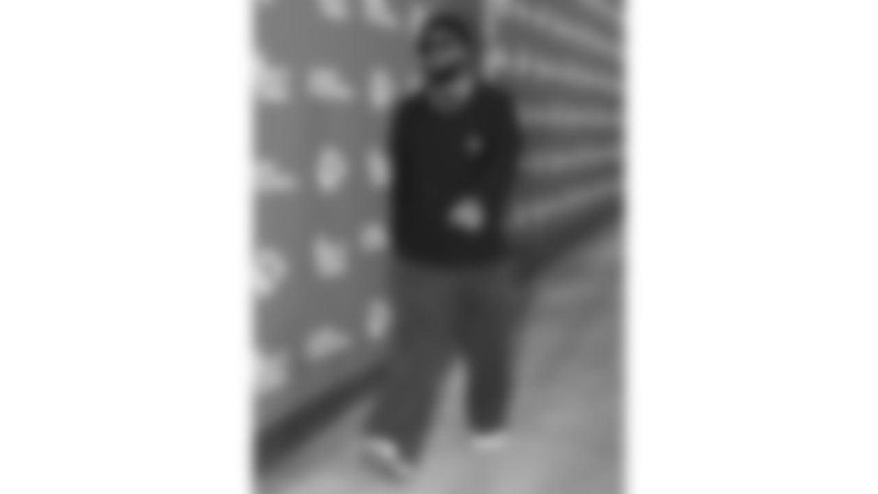 Kansas City Chiefs running back Clyde Edwards-Helaire (26) arrives prior to a week 12 NFL Football game against the Indianapolis Colts on Sunday, November 23, 2025 in Kansas City, MO