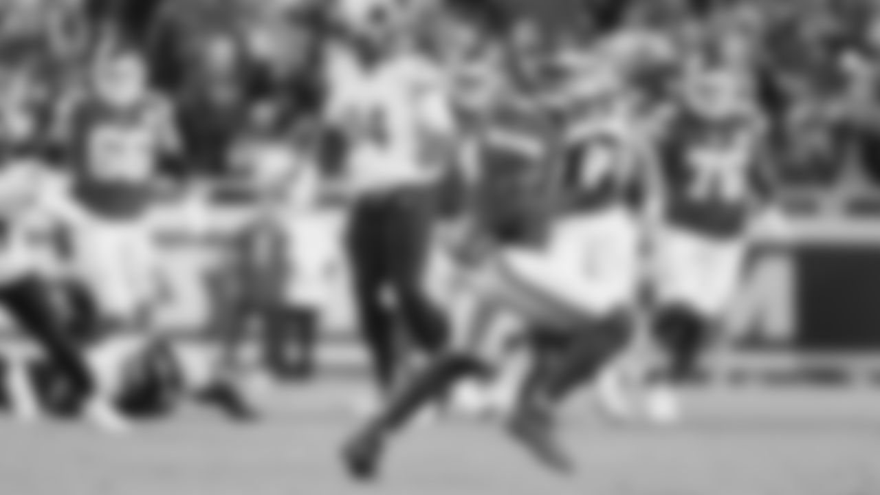 Kansas City Chiefs wide receiver JuJu Smith-Schuster (9) runs the ball during a week 8 NFL Football game against the Washington Commanders on Monday, October 27, 2025 in Kansas City, MO.