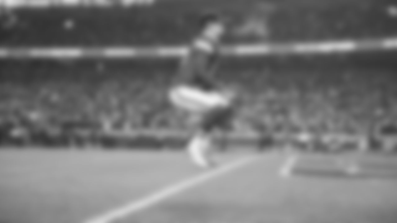 Kansas City Chiefs quarterback Patrick Mahomes (15) warms up prior to an NFL week 14 matchup against the Houston Texans, Sunday December 7, 2025.