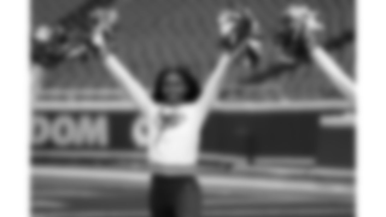 A Kansas City Chiefs Cheerleader before a week 8 NFL football game against the Washington Commanders, Monday, October 27, 2025, in Kansas City, MO.