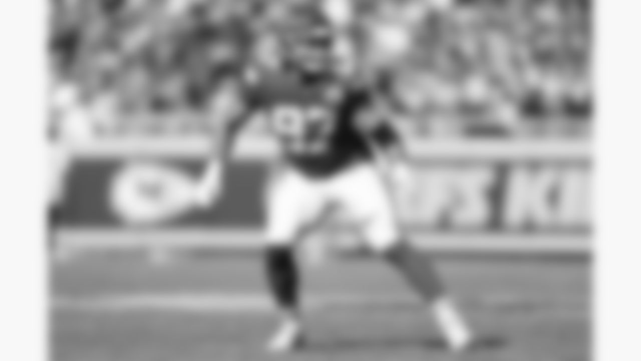 Kansas City Chiefs defensive end Ashton Gillotte (97) in action during a week 7 NFL football game against the Las Vegas Raiders, Sunday, October 19, 2025 in Kansas City, MO.