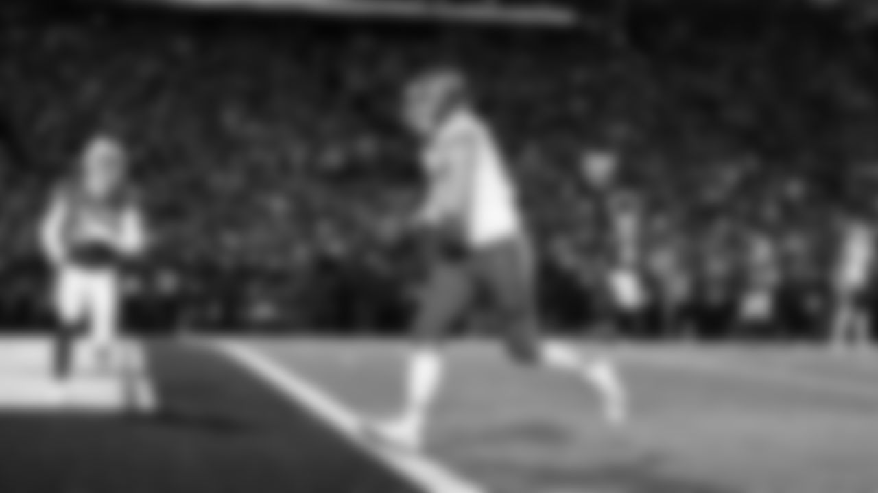 Kansas City Chiefs tight end Travis Kelce (87) scores a touchdown during the NFL Divisional Playoff football game against the Buffalo Bills on Sunday, January 21, 2024 in Buffalo.