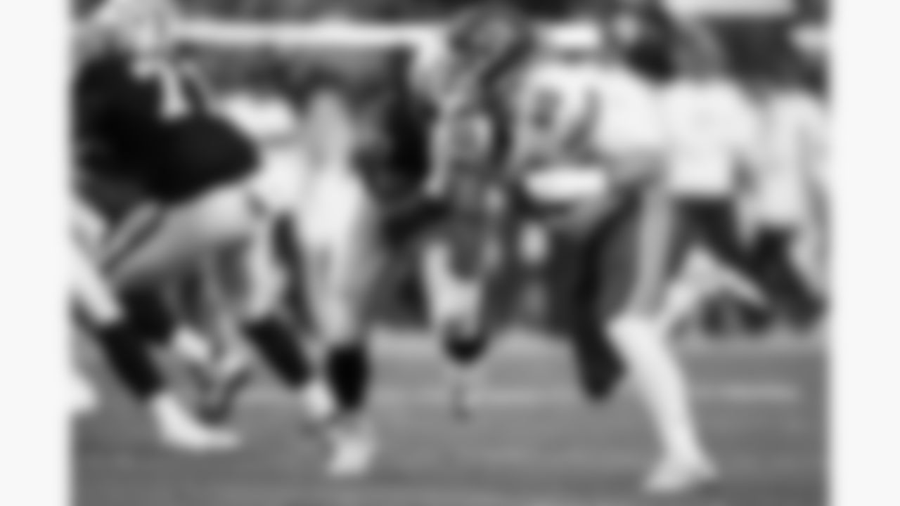 Kansas City Chiefs defensive end Ethan Downs (40) rushes during a week 18 NFL football game against the Las Vegas Raiders, Sunday, January 4, 2026 in Las Vegas, NV.