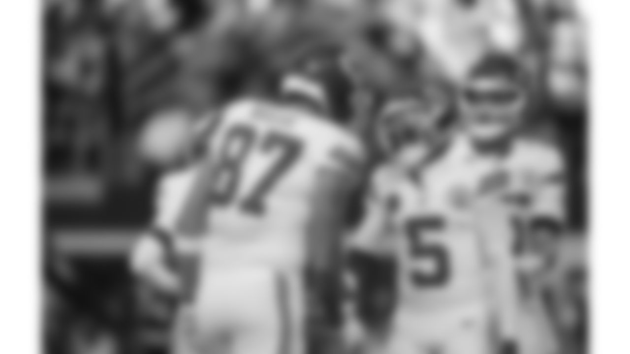 Kansas City Chiefs tight end Travis Kelce (87) and Kansas City Chiefs wide receiver Hollywood Brown (5) celebrate after a touchdown during a week 13 NFL football game against the Dallas Cowboys on Thursday, November 27, 2025 in Arlington, TX.