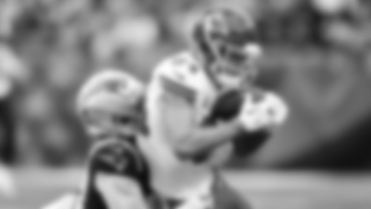 Kansas City Chiefs wide receiver Justin Watson (84) makes a catch during the NFL Week 15 matchup against the New England Patriots on December 17, 2023.