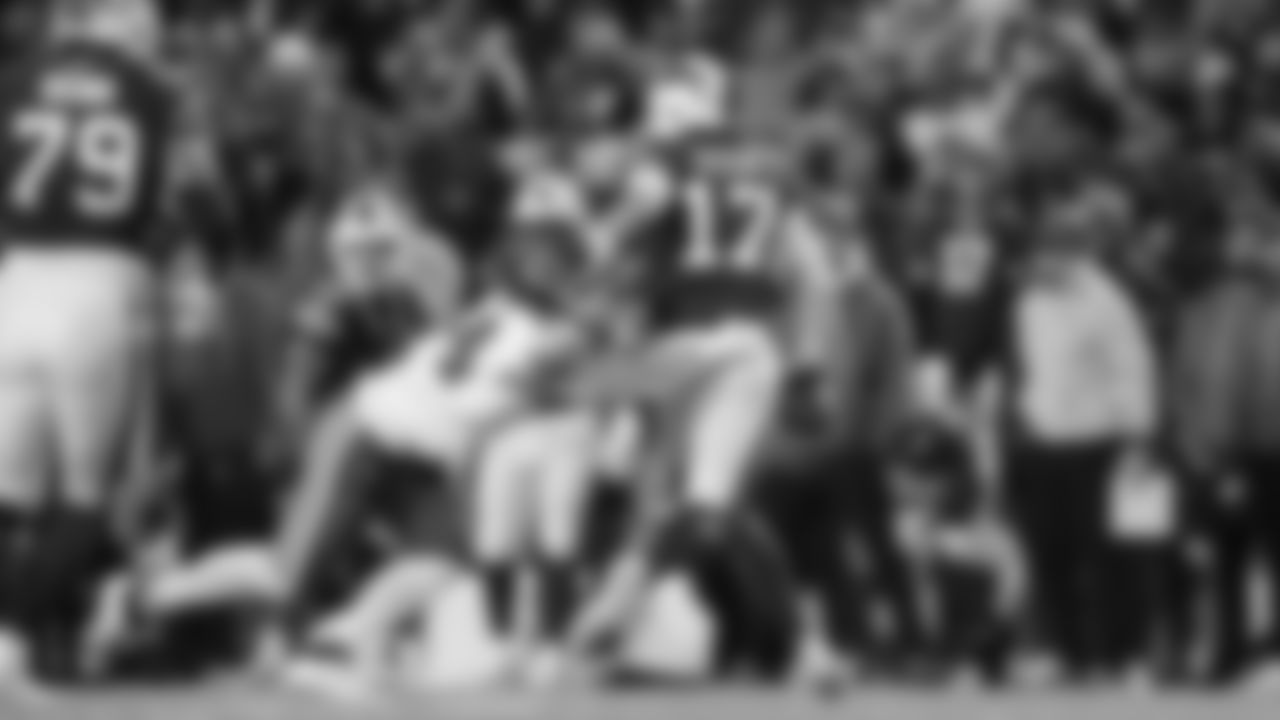 Kansas City Chiefs linebacker Leo Chenal (54) gets a sack during a week 9 NFL football game against the Buffalo Bills, Sunday, November 2, 2025 in Buffalo, NY