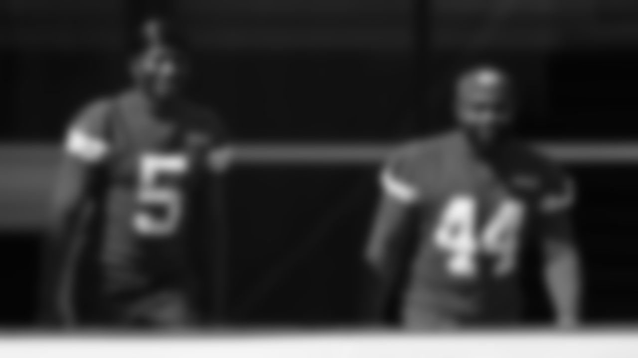 Kansas City Chiefs wide receiver Hollywood Brown (5) and running back Clyde Edwards-Helaire (44) during practice on Friday, October 3, 2025 in Kansas City, MO.