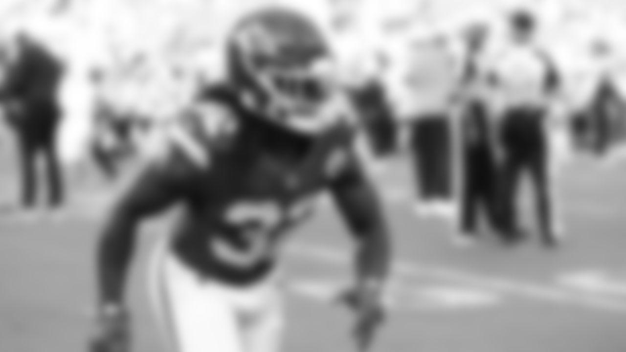 Kansas City Chiefs linebacker Nick Bolton (32) warms up prior to a preseason week 3 NFL football game against the Chicago Bears, Friday, August 22, 2025 in Kansas City, MO.