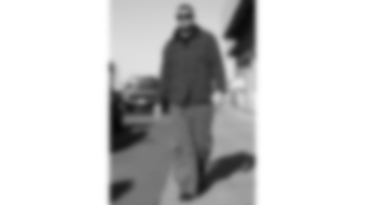 Kansas City Chiefs tight end Travis Kelce (87) arrives prior to an NFL week 15 matchup against the Los Angeles Chargers, Sunday December 14, 2025.