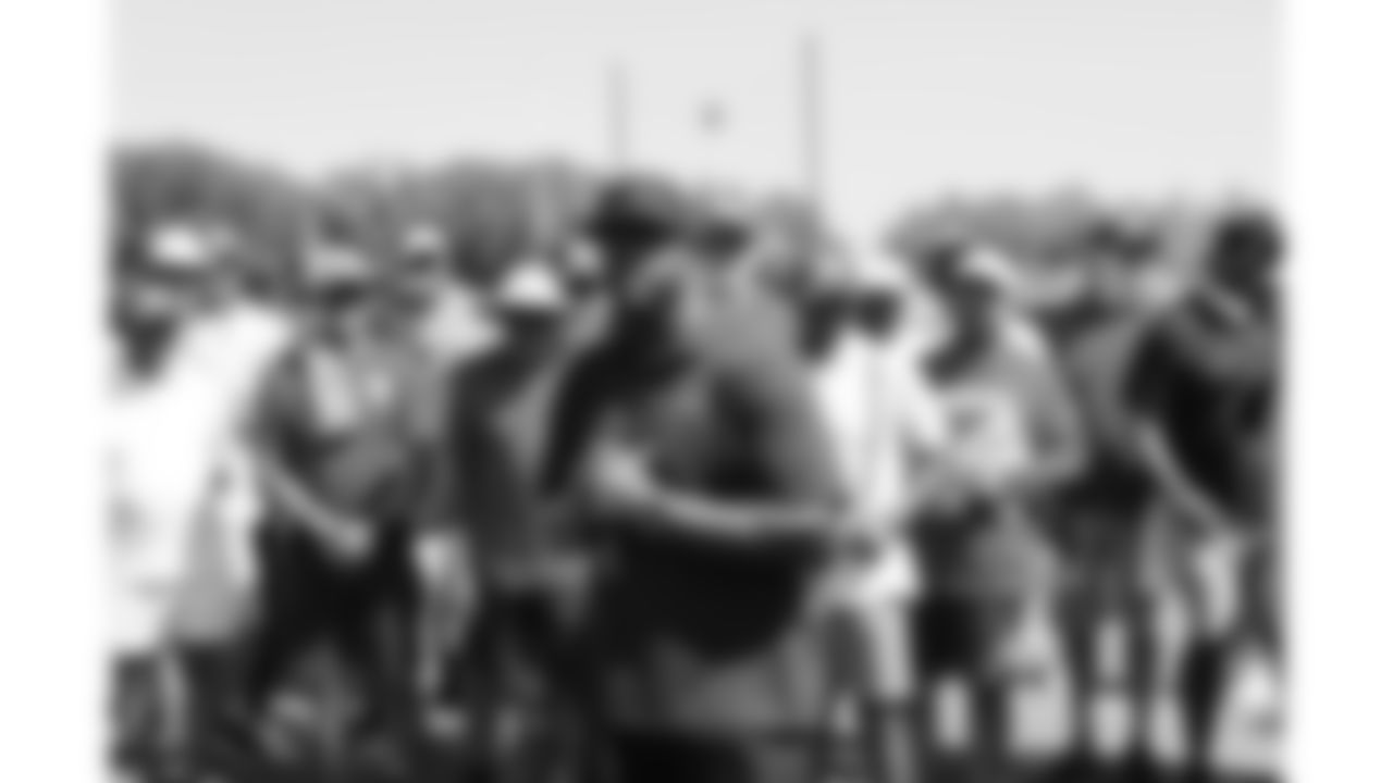 Former Chiefs player Chris Pennfrom the Kansas City Ambassadors and Legends group speaks to players after day 6 of training camp practice on Monday, July 28, 2025.