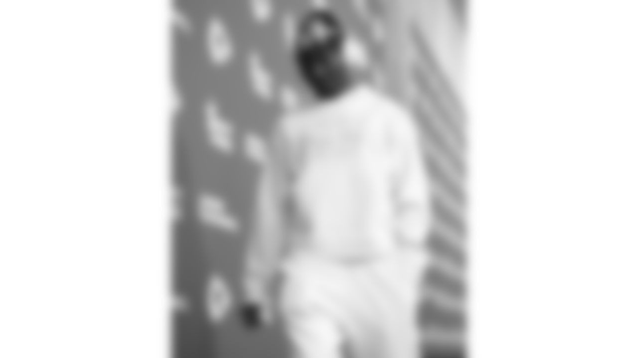 Kansas City Chiefs wide receiver Hollywood Brown (5) arrives prior to an NFL week 17 matchup against the Denver Broncos, Thursday, December 25, 2025.