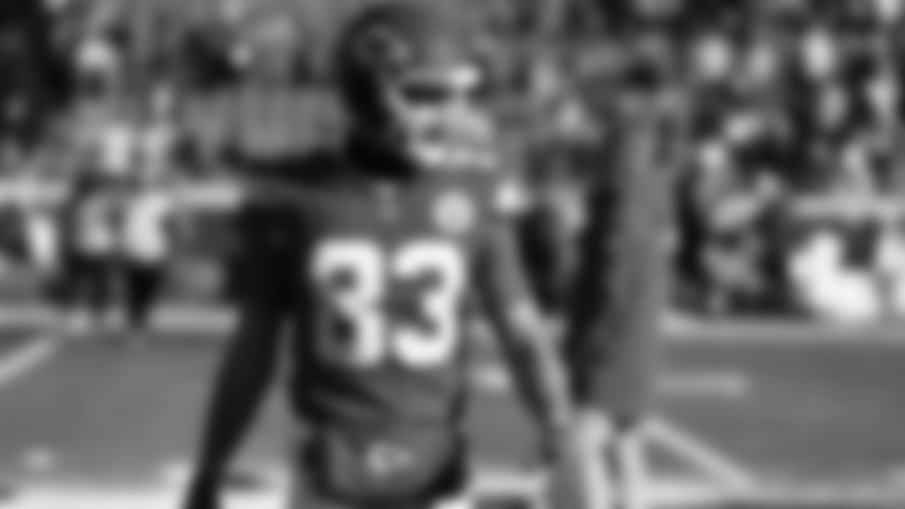 Kansas City Chiefs tight end Noah Gray (83) looks on prior to an NFL week 15 matchup against the Los Angeles Chargers, Sunday December 14, 2025.