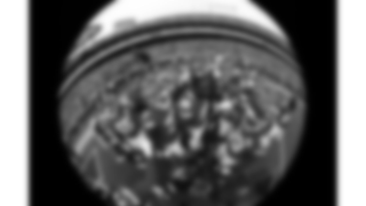 Kansas City Chiefs defensive tackle Chris Jones (95) addresses the linemen prior to the week 2 NFL football game against the Philadelphia Eagles, Sunday, September 14, 2025 in Kansas City, MO.