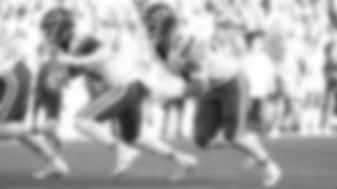 Kansas City Chiefs linebacker Leo Chenal (54) rushes the offense during a week 11 NFL Football game against the Denver Broncos on Sunday, November 16, 2025 in Denver, Colorado.