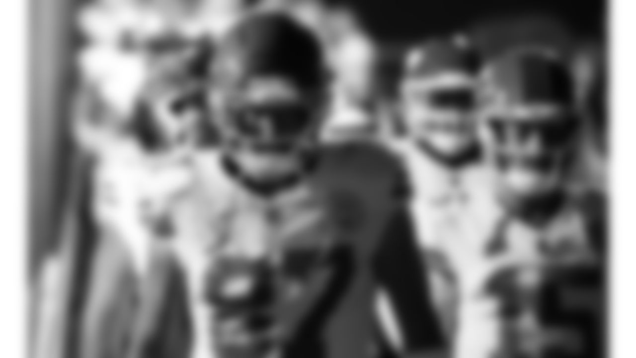 Kansas City Chiefs tight end Travis Kelce (87) leads the team down the tunnel prior to the week 3 NFL football game against the New York Giants, Sunday, September 21, 2025 in East Rutherford, NJ.