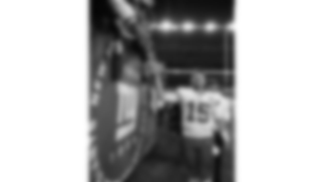 Kansas City Chiefs quarterback Patrick Mahomes (15) high fives fans following the week 3 NFL football game, Sunday, September 21, 2025 in East Rutherford, NJ.