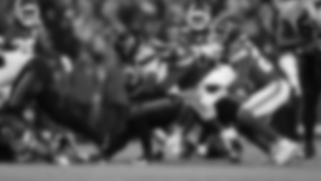 Kansas City Chiefs safety Bryan Cook (6) makes a tackle during an NFL week 14 matchup against the Houston Texans, Sunday December 7, 2025.