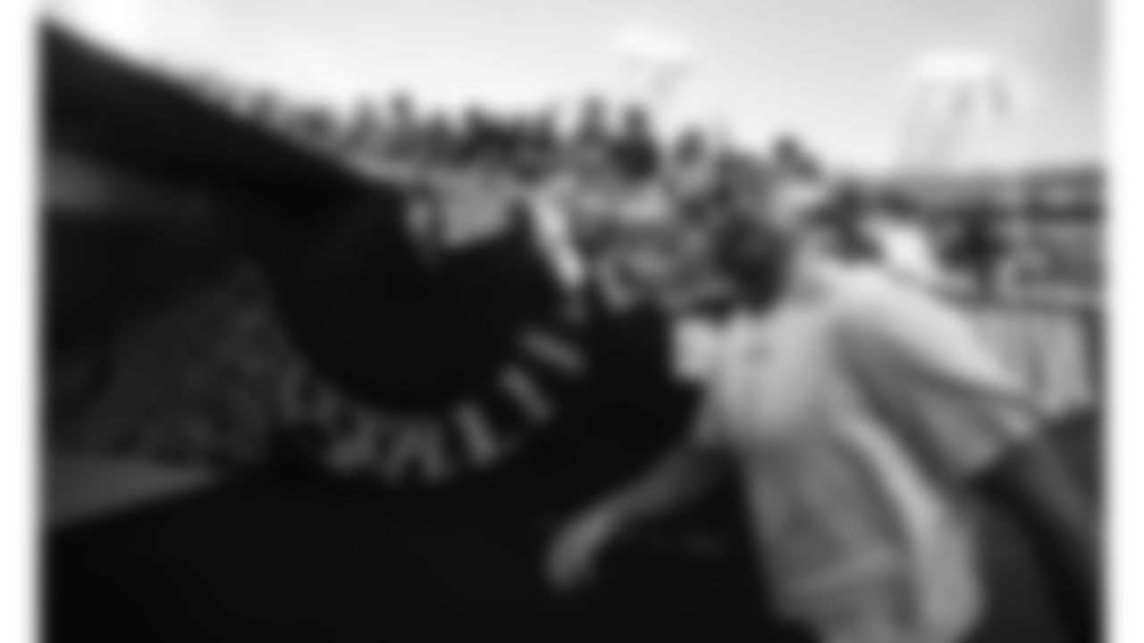 Kansas City Chiefs tight end Travis Kelce (87) exits the field prior to the week 5 NFL football game against the Jacksonville Jaguars, Monday, October 6, 2025 in Jacksonville, FL.