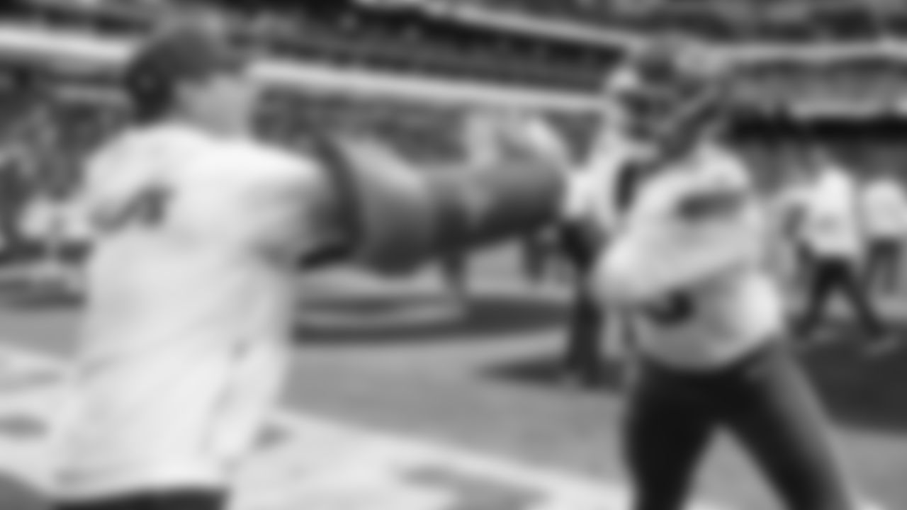 Kansas City Chiefs Defensive Line Coach Joe Cullen and defensive tackle Zacch Pickens (93) warm up prior to a week 18 game against the Las Vegas Raiders on Sunday, January 3, 2026.