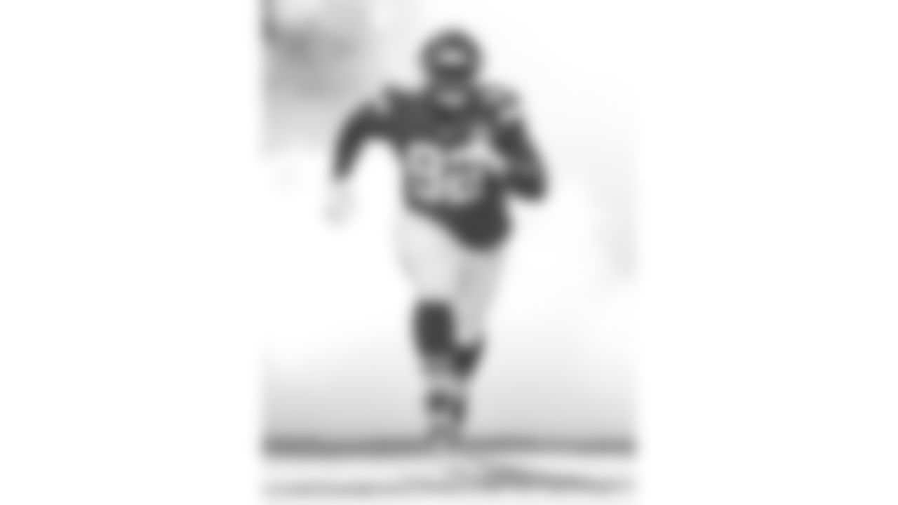 Kansas City Chiefs defensive tackle Derrick Nnadi (92) runs out during introductions prior to a week 12 NFL football game against the Indianapolis Colts, Sunday, November 23, 2025 in Kansas City, MO.