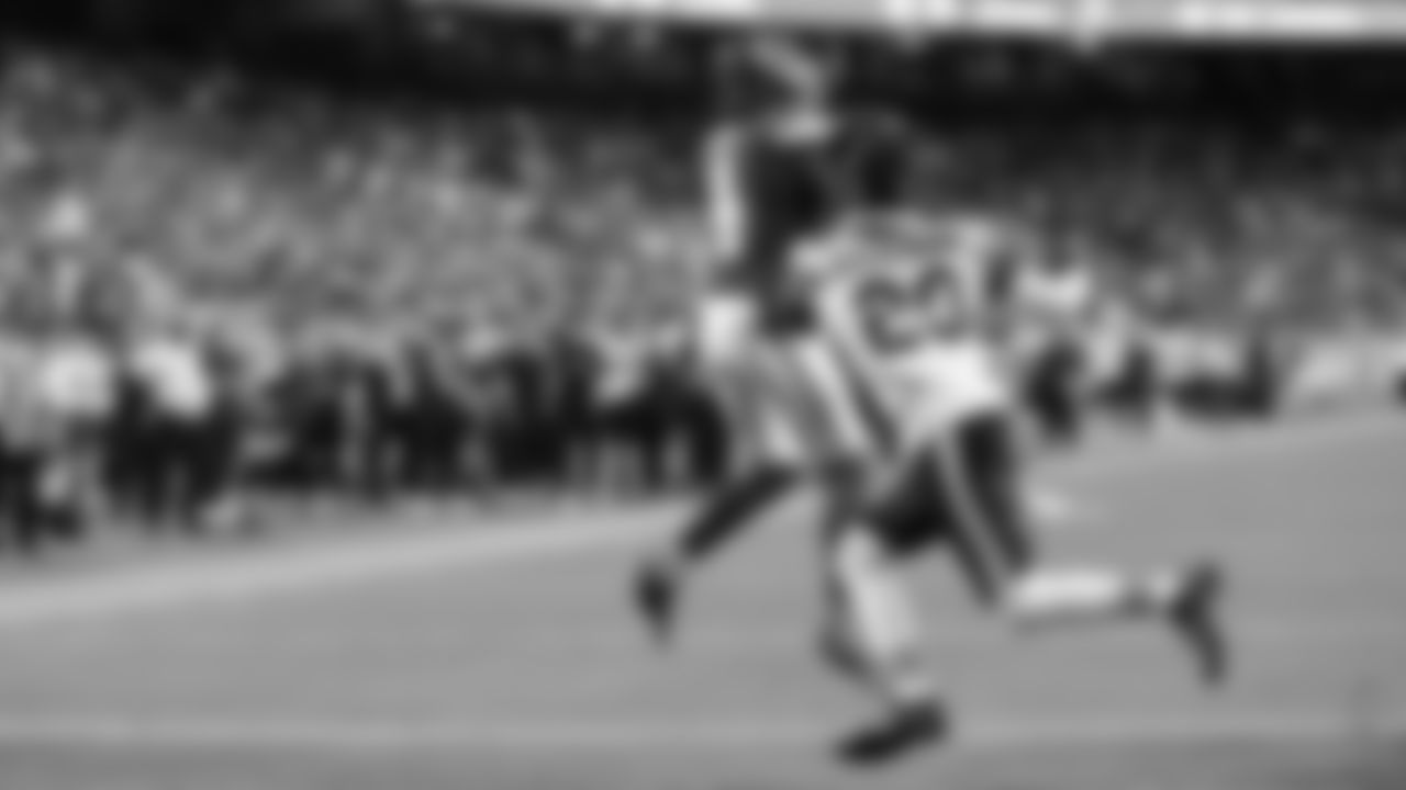 Kansas City Chiefs wide receiver Rashee Rice (4) catches a touchdown during a preseason week 3 NFL football game against the Chicago Bears, Friday, August 22, 2025 in Kansas City, MO.