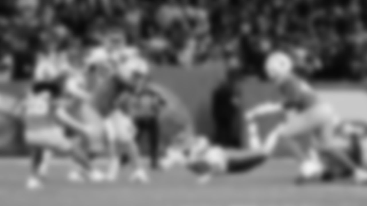 Kansas City Chiefs quarterback Patrick Mahomes (15) passes the ball while diving during a week 1 NFL football game against the Los Angeles Chargers at Arena Corinthians in São Paulo, Brazil on September 5, 2025.