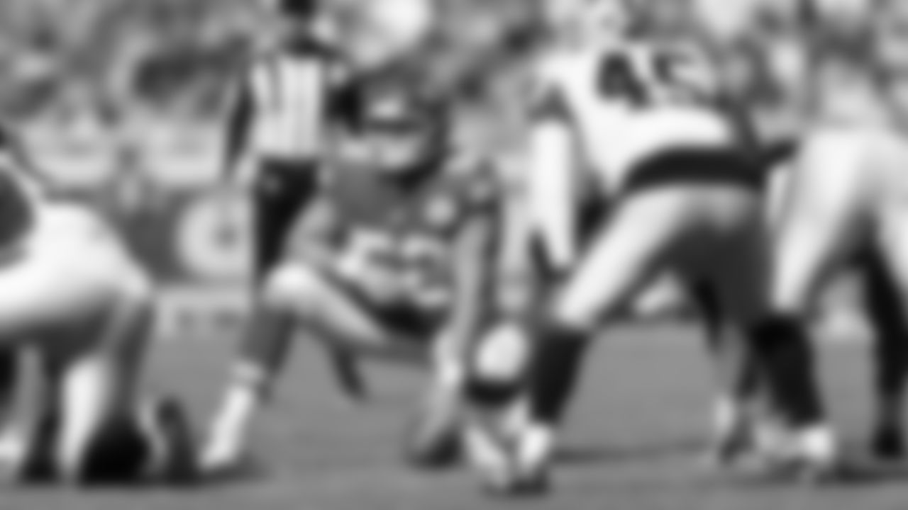 Kansas City Chiefs center Creed Humphrey (52) in position during a week 7 NFL Football game against the Las Vegas Raiders on Sunday, October 19, 2025 in Kansas City, MO.