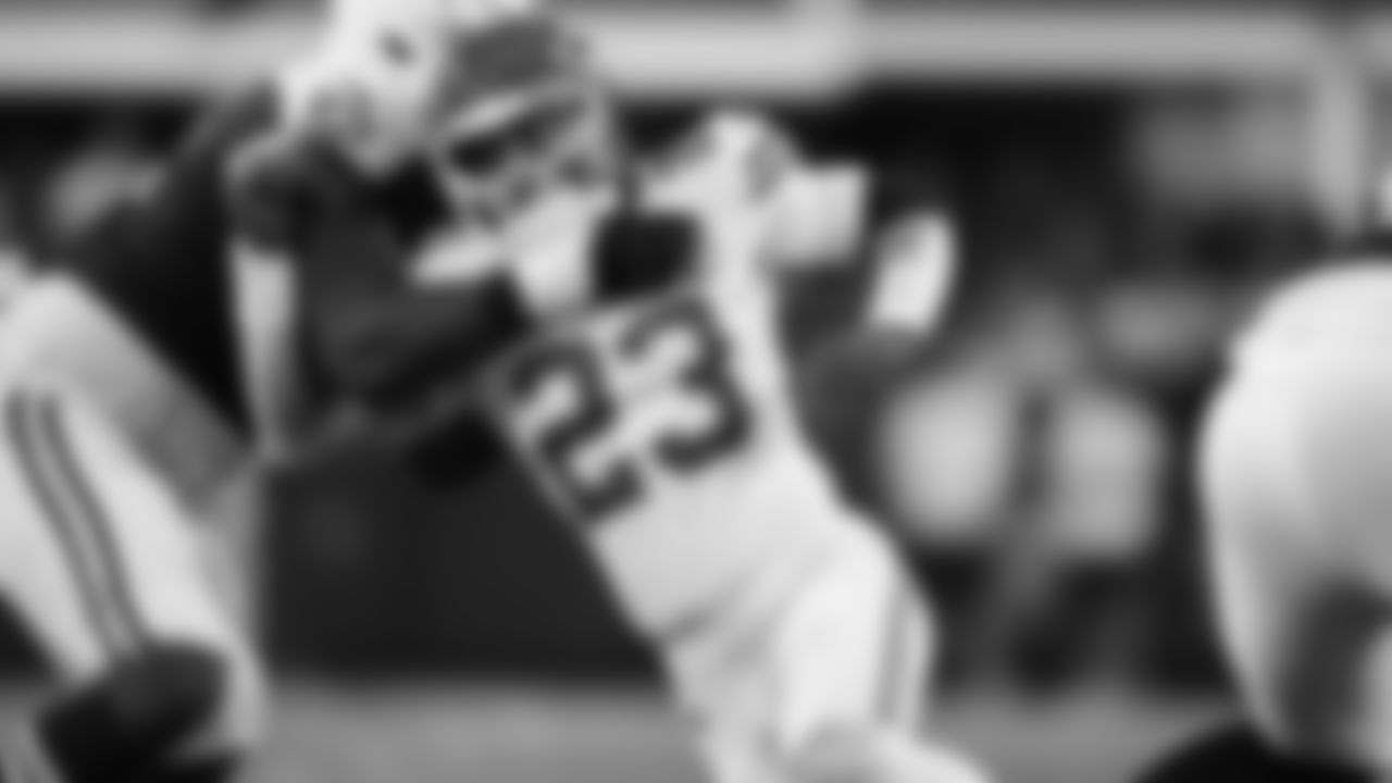 Kansas City Chiefs middle linebacker Drue Tranquill (23) rushes during a week 13 NFL football game against the Dallas Cowboys on Thursday, November 27, 2025 in Arlington, TX.