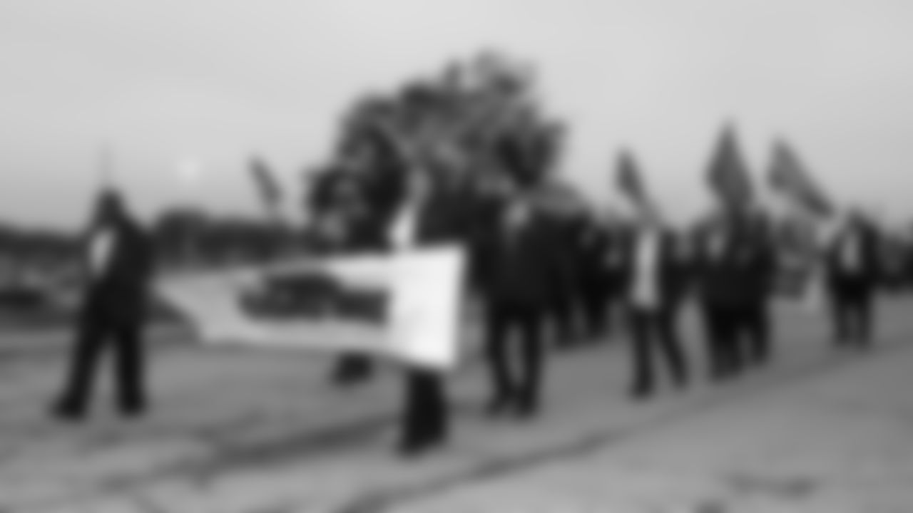 Red Coaters prior to a week 8 NFL Football game against the Washington Commanders on Monday, October 27, 2025 in Kansas City, MO.