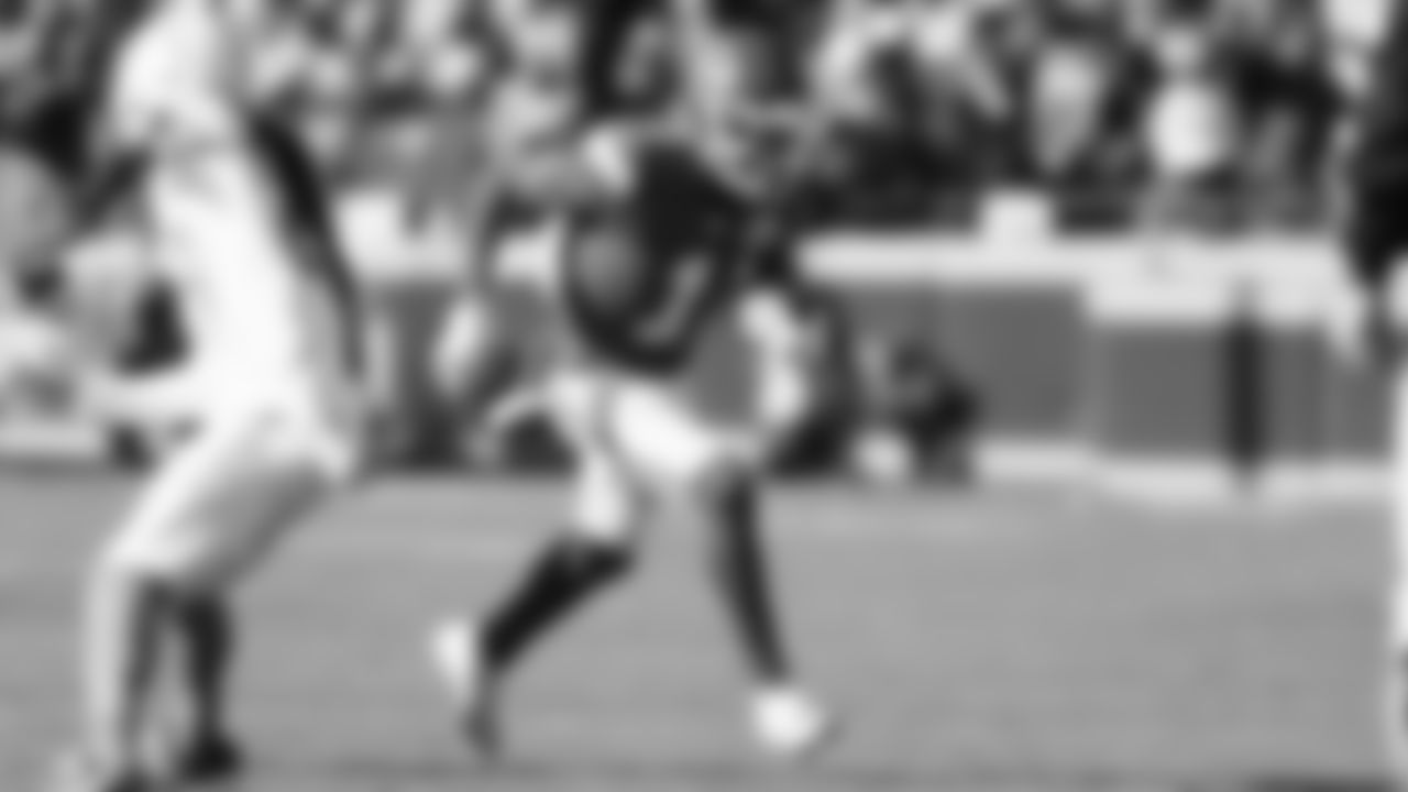 Kansas City Chiefs wide receiver Xavier Worthy (1) runs the ball during an NFL week 15 matchup against the Los Angeles Chargers, Sunday December 14, 2025.