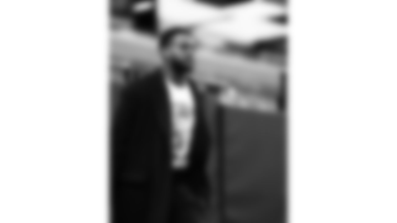 Kansas City Chiefs wide receiver JuJu Smith-Schuster (9) arrives at Allegiant Stadium for a week 18 NFL football game against the Las Vegas Raiders, Sunday, January 4, 2026 in Las Vegas, NV.