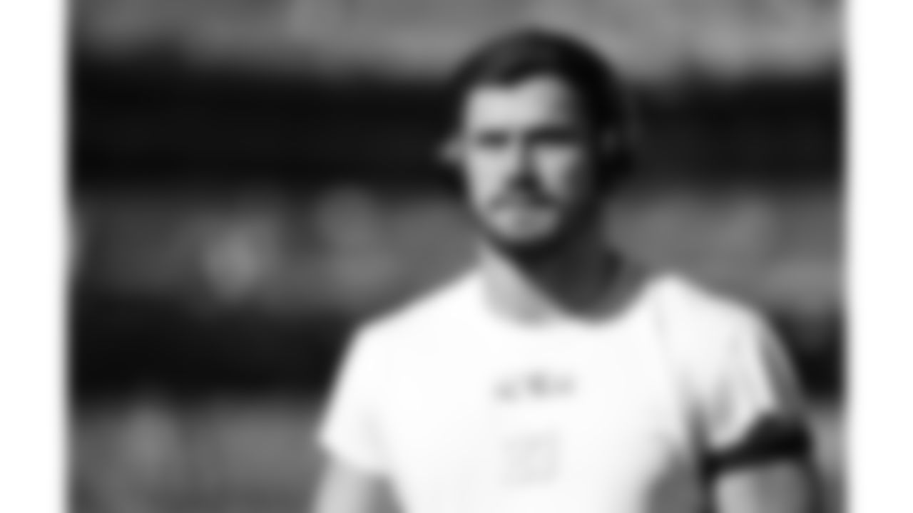 Kansas City Chiefs middle linebacker Drue Tranquill (23) warms up prior to a week 11 NFL Football game against the Denver Broncos on Sunday, November 16, 2025 in Denver, Colorado.