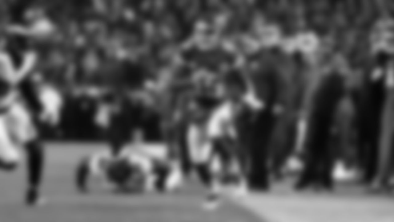 The Kansas City Chiefs face off against the Philadelphia Eagles at GEHA Field at Arrowhead Stadium on November 20, 2023.