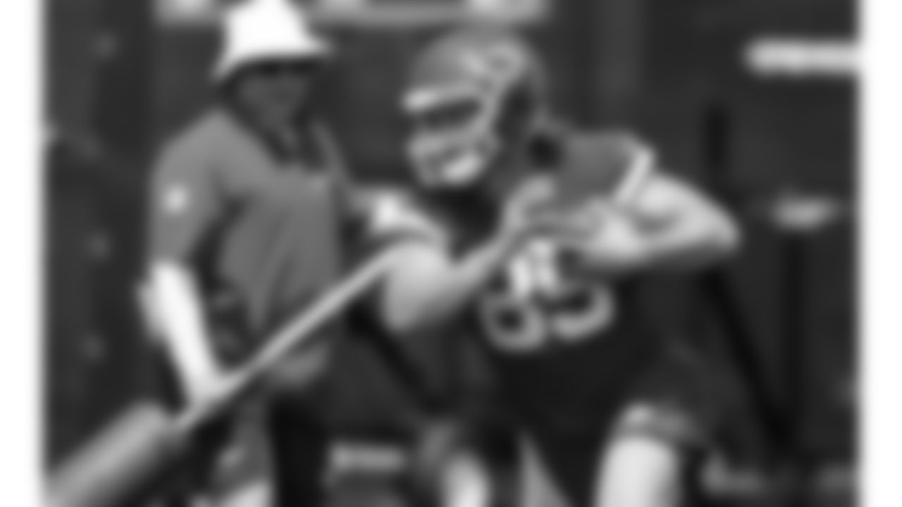Kansas City Chiefs tight end Robert Tonyan (85) at practice during phase 3 of OTAs on Tuesday, June 10, 2025 in Kansas City, MO.