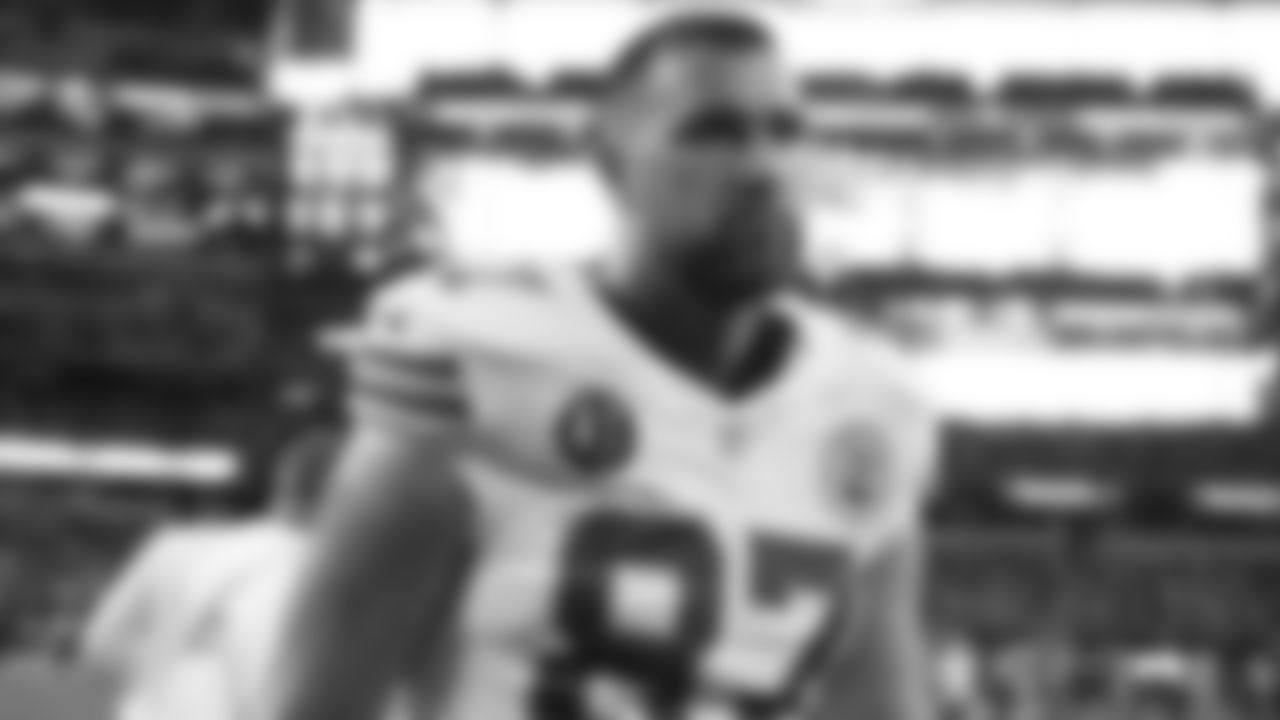 Kansas City Chiefs tight end Travis Kelce (87) prior to a week 13 NFL football game against the Dallas Cowboys on Thursday, November 27, 2025 in Arlington, TX.