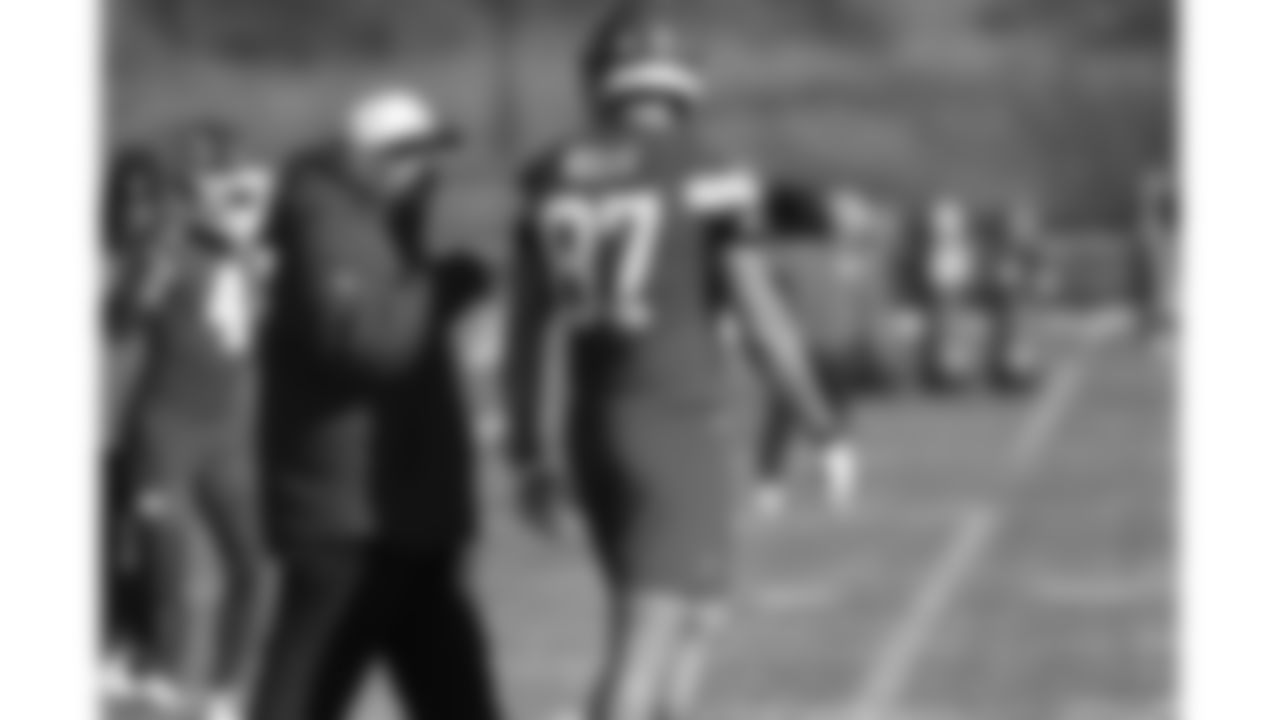 Kansas City Chiefs Head Coach Andy Reid and tight end Travis Kelce (87) during week 14 practice on Friday December 5, 2025 in Kansas City, MO.