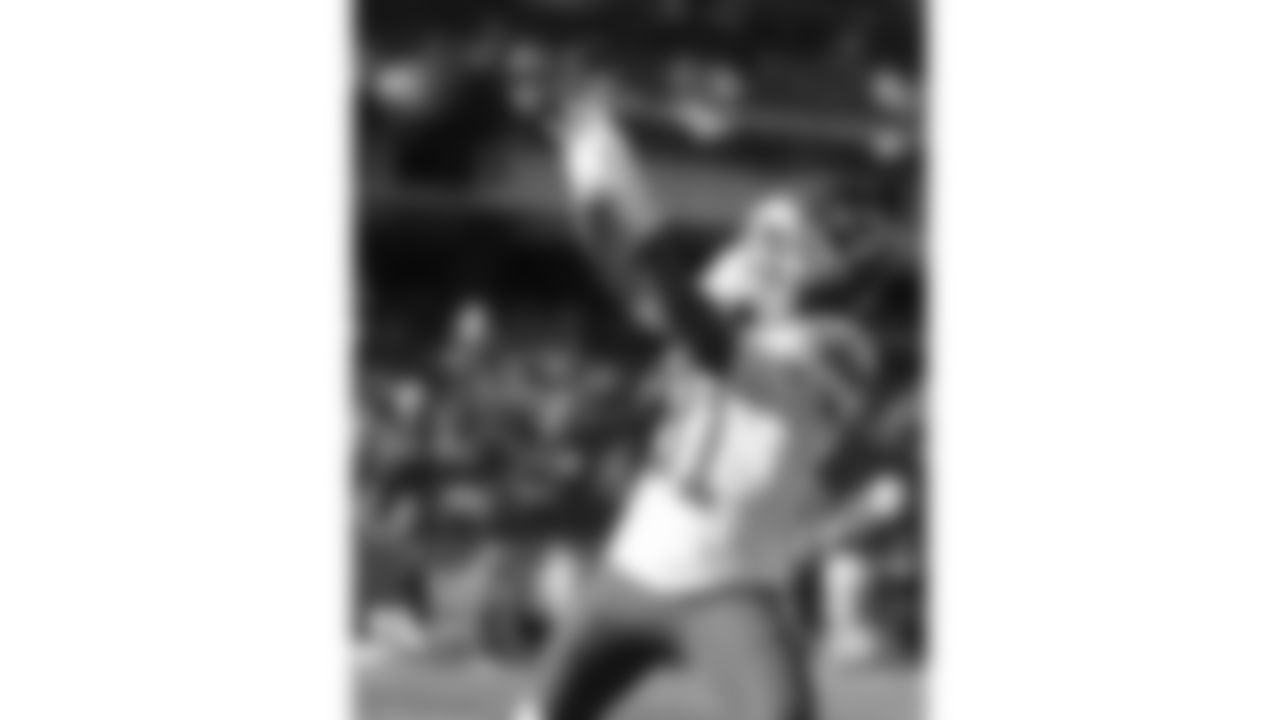 Kansas City Chiefs wide receiver Nikko Remigio (81) warms up prior to a week 16 NFL Football game against the Tennessee Titans on Sunday, December 21, 2025 in Nashville, Tennessee.