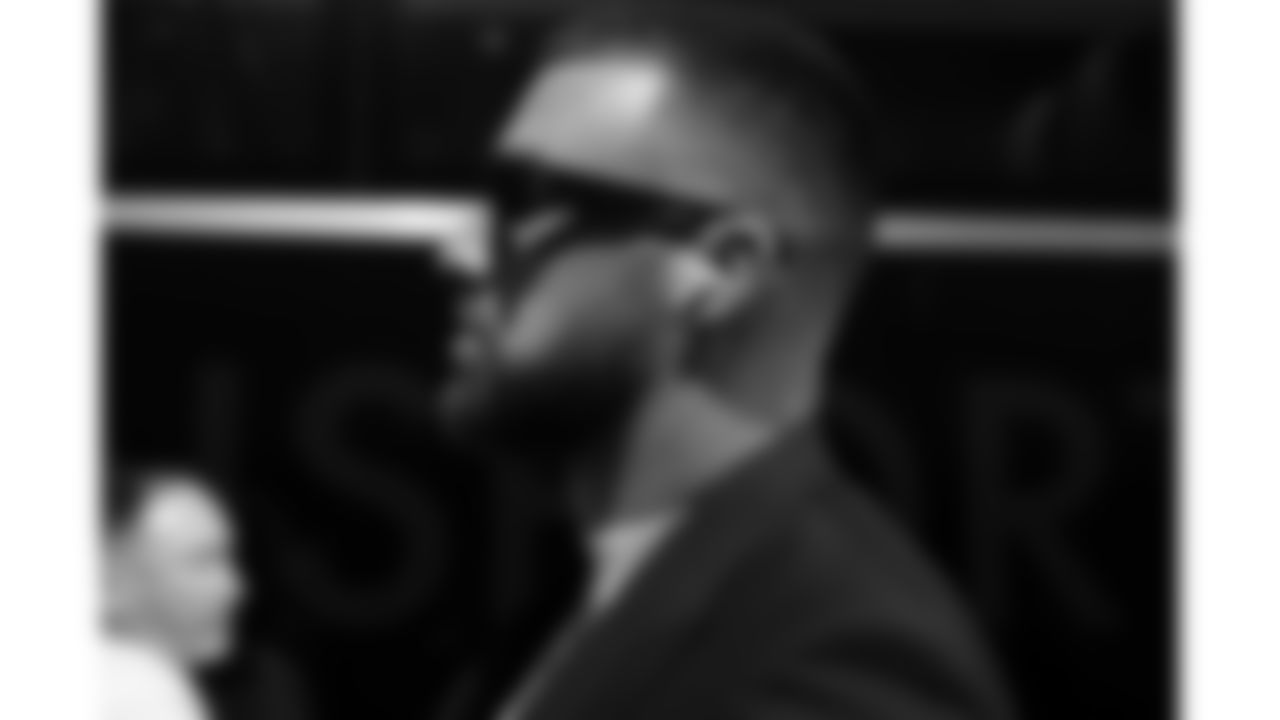 Kansas City Chiefs tight end Travis Kelce (87) arrives prior to a week 13 NFL football game against the Dallas Cowboys on Thursday, November 27, 2025 in Arlington, TX.