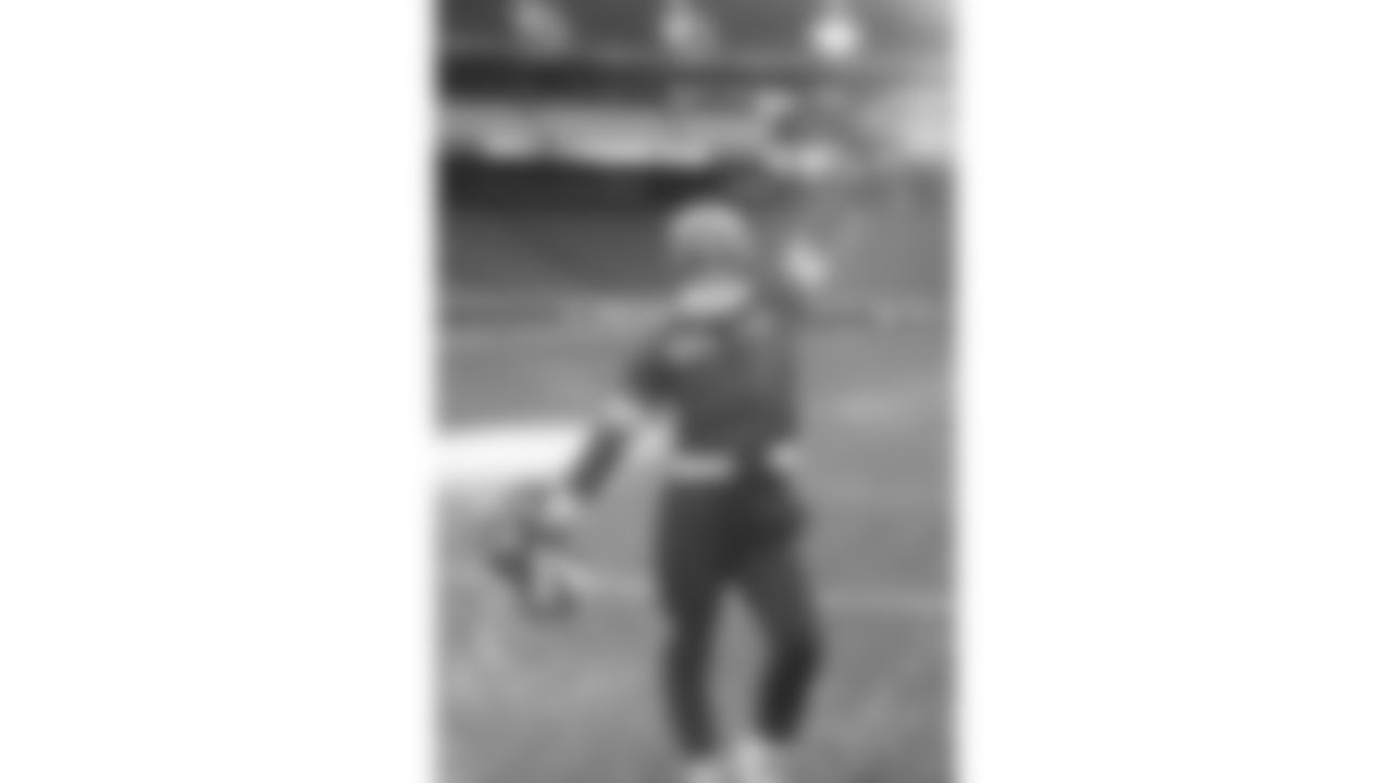 Kansas City Chiefs Cheerleaders practice on the field prior to a week 15 NFL Football game against the Los Angeles Chargers on Sunday, December 14, 2025 in Kansas City, MO.