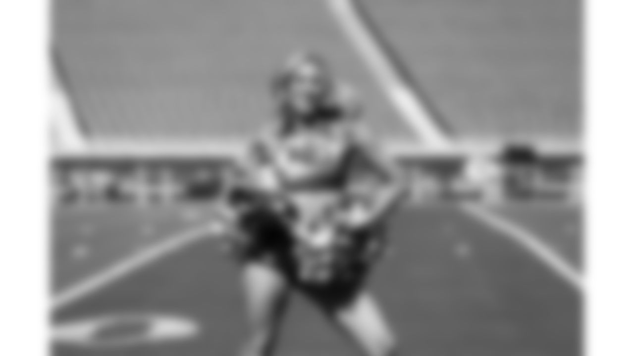 Kansas City Chiefs Cheerleaders prior to a preseason week 3 NFL football game against the Chicago Bears, August 22, 2025 in Kansas City, MO.