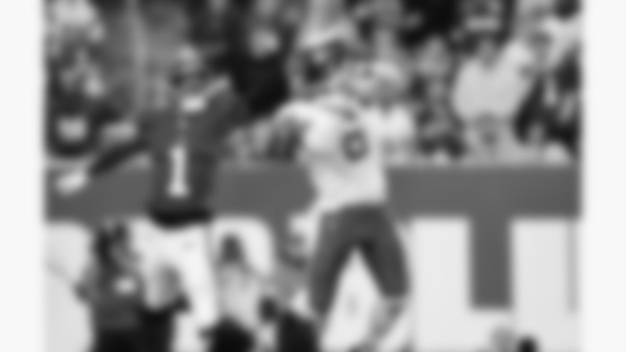 Kansas City Chiefs safety Bryan Cook (6) breaks up a pass to New York Giants wide receiver Malik Nabers (1) during the week 3 NFL football game, Sunday, September 21, 2025 in East Rutherford, NJ.