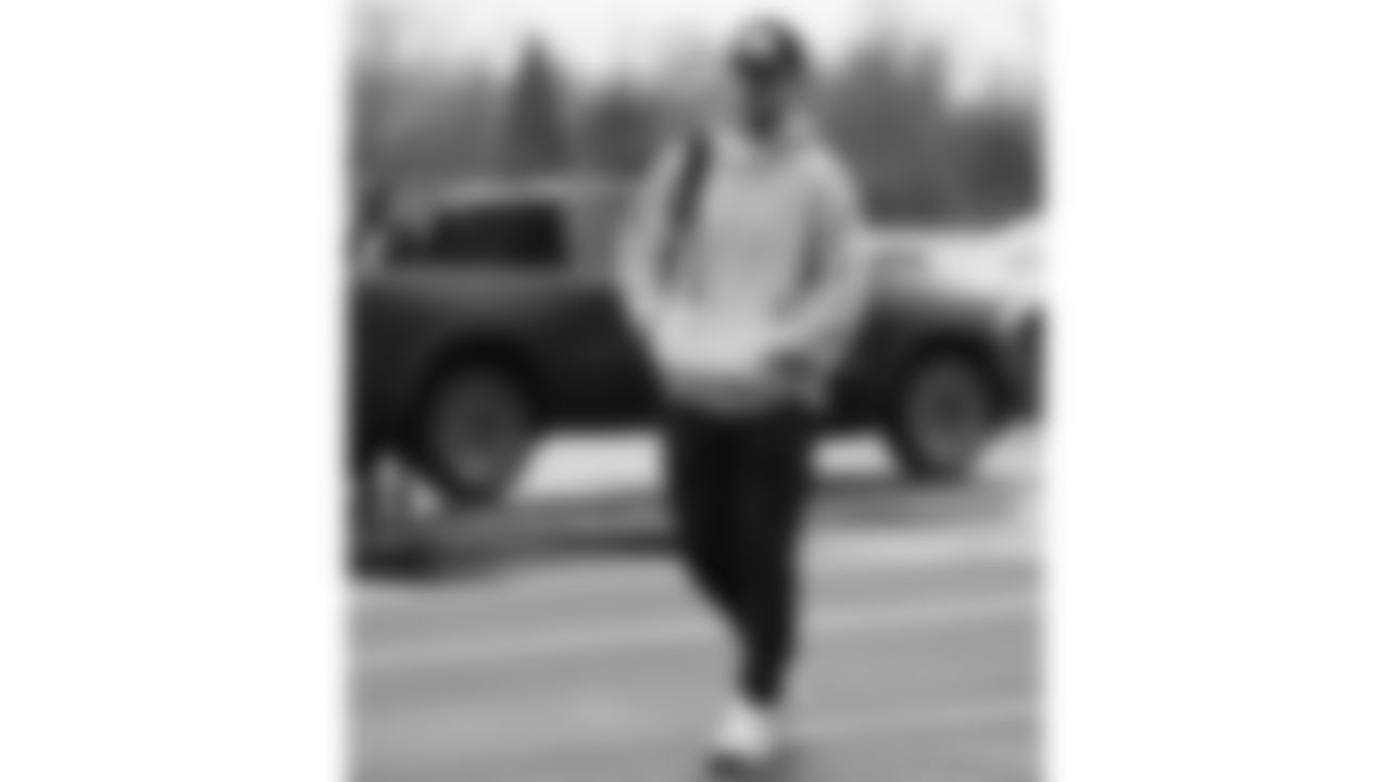 Kansas City Chiefs quarterback Shane Buechele (17) arrives prior to an NFL week 17 matchup against the Denver Broncos, Thursday, December 25, 2025.